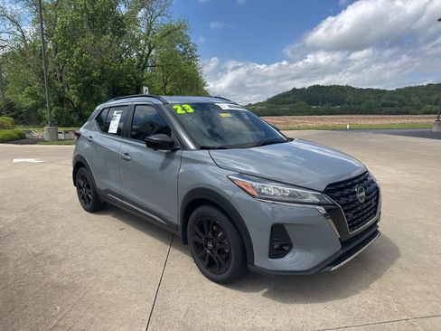 Used 2023 Nissan Kicks SR w/ SR Premium Package FWD image 3