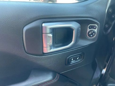 Used 2021 Jeep Wrangler Unlimited Rubicon w/ Cold Weather Group AWD/4WD image 38