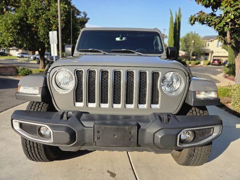 Used 2018 Jeep Wrangler Unlimited Sahara AWD/4WD image 5