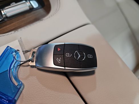 New 2026 Mercedes-Benz GLS 450 4MATIC image 38