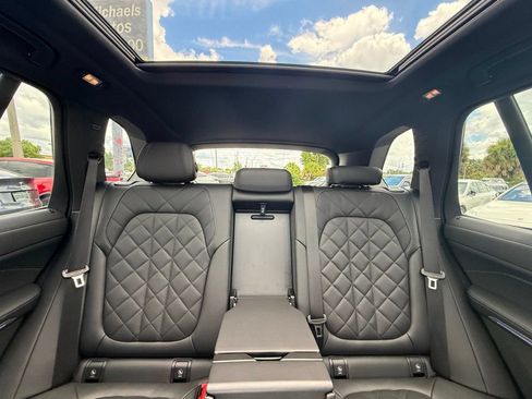 Used 2025 BMW X5 sDrive40i w/ M Sport Package RWD image 19