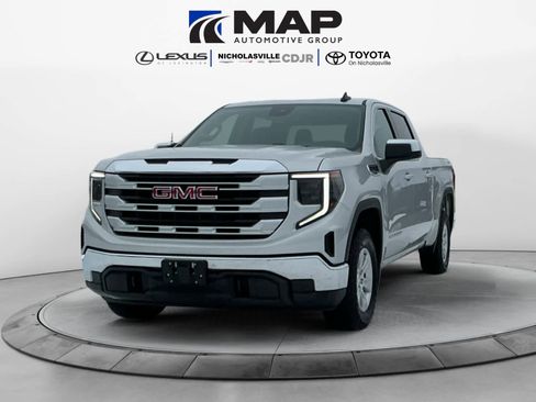 Used 2022 GMC Sierra 1500 SLE image 1