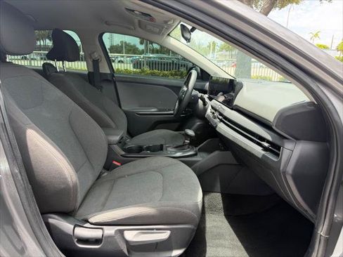 Used 2025 Kia K4 FWD image 14