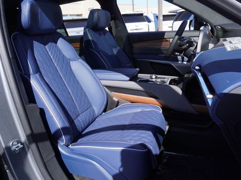 New 2026 Cadillac Vistiq Premium Luxury image 12