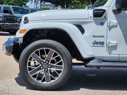 Used 2023 Jeep Wrangler Unlimited Sahara w/ Cold Weather Group AWD/4WD image 9