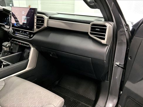 Used 2025 Toyota Tundra Limited AWD/4WD image 19