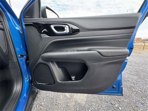 New 2026 Jeep Compass Latitude image 15