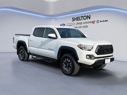 Used 2018 Toyota Tacoma TRD Off-Road w/ Technology Package AWD/4WD image 8