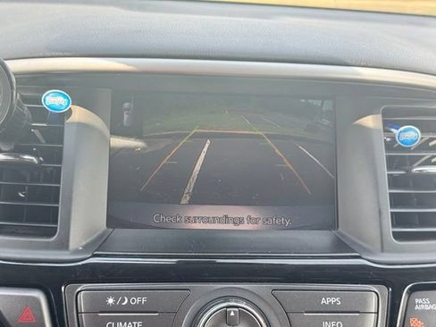 Used 2017 Nissan Pathfinder SV AWD/4WD image 21