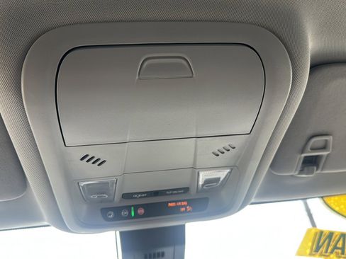 Used 2023 Chevrolet Equinox LT AWD/4WD image 39