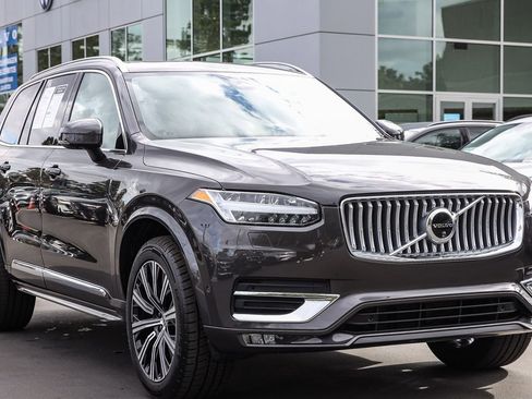 Used 2024 Volvo XC90 B6 Plus image 5