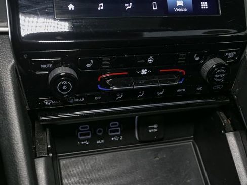 Used 2023 Jeep Grand Cherokee L Altitude image 29