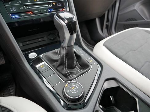 Certified 2025 Volkswagen Taos SE image 31