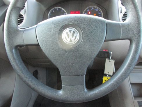 Used 2009 Volkswagen Tiguan SE image 13