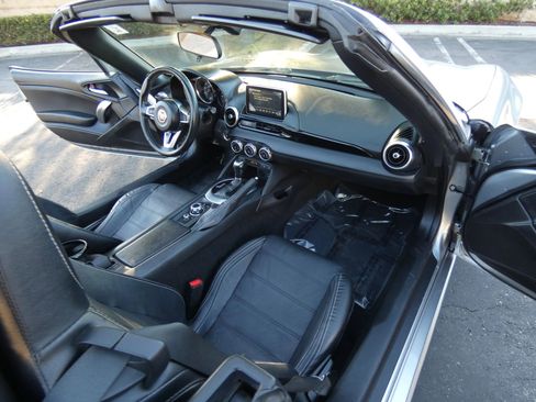 Used 2017 FIAT 124 Spider Lusso image 29