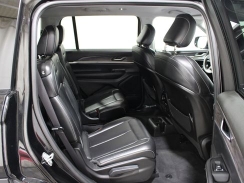 Used 2023 Jeep Grand Cherokee L Limited w/ Black Appearance Package AWD/4WD image 23