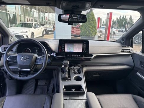 Used 2023 Toyota Sienna XSE image 12