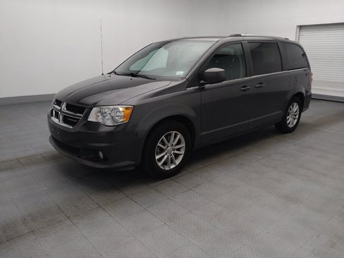 Used 2019 Dodge Grand Caravan SXT FWD image 2