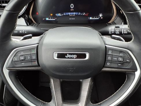 Used 2022 Jeep Grand Cherokee L Limited w/ Luxury Tech Group II image 19