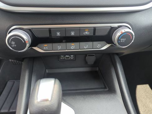 Used 2025 Nissan Altima 2.5 S FWD image 14