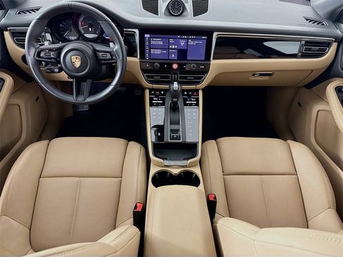 Certified 2025 Porsche Macan image 28