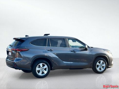 Certified 2025 Toyota Highlander LE FWD image 7