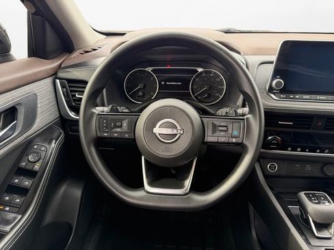 Used 2023 Nissan Rogue SV image 12