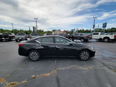 Used 2024 Nissan Altima 2.5 SV FWD image 7