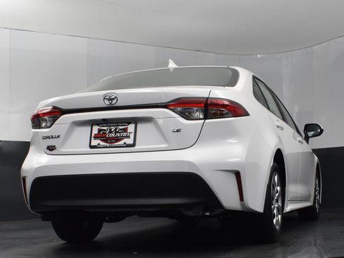 Used 2025 Toyota Corolla LE image 39