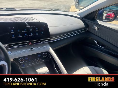 Used 2023 Hyundai Elantra Limited FWD image 21