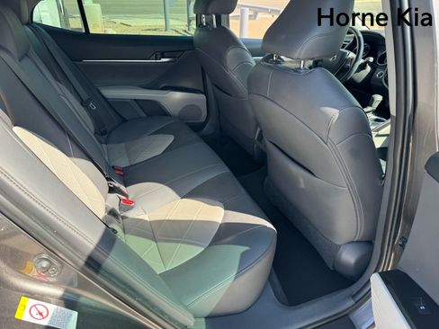 Used 2018 Toyota Camry XLE FWD image 29