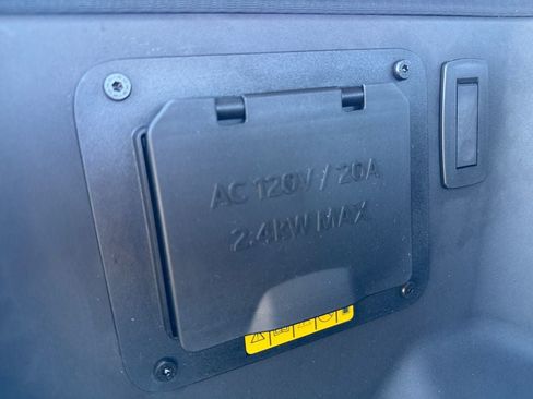 Used 2024 Ford F150 Lightning Platinum AWD/4WD image 30
