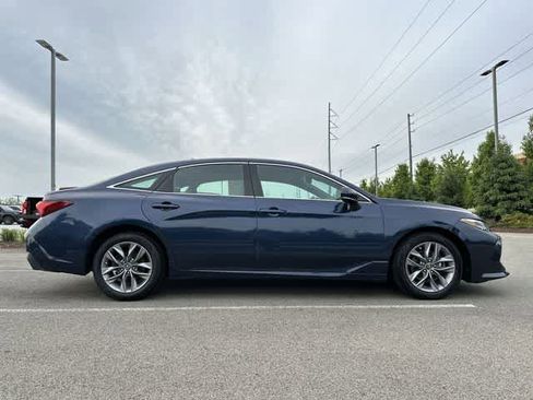 Used 2019 Toyota Avalon XLE w/ Moonroof Package FWD image 3