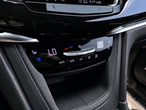 Used 2020 Cadillac XT6 Premium Luxury AWD/4WD image 25