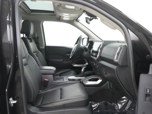 Used 2025 Nissan Frontier SL w/ Bed Access Package AWD/4WD image 11