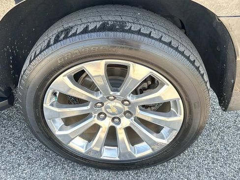 Used 2021 Chevrolet Tahoe Premier w/ Premium Package image 19