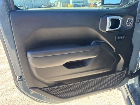 Used 2025 Jeep Gladiator Sport image 22