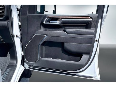 Used 2025 Chevrolet Silverado 2500 LT AWD/4WD image 29