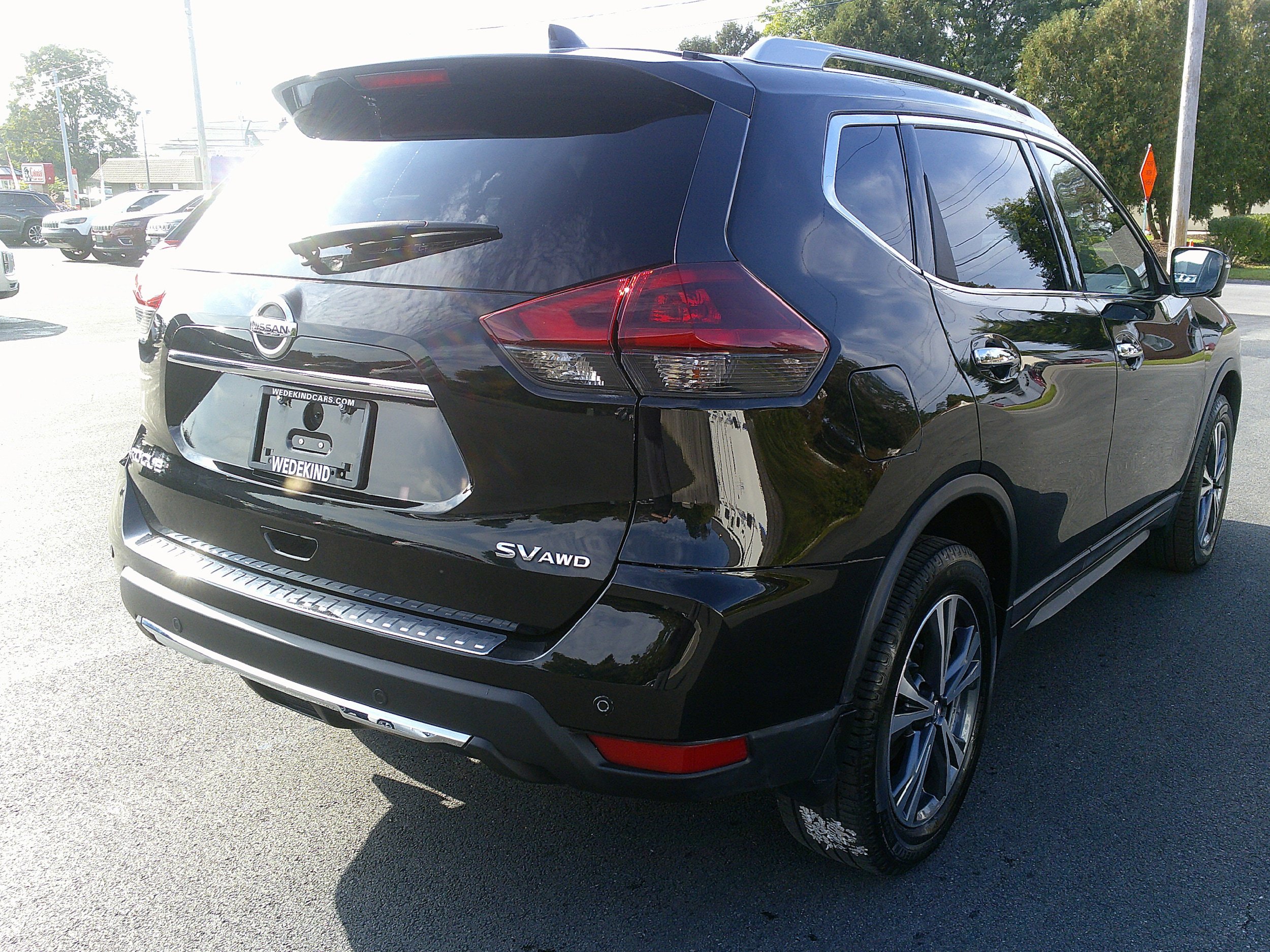 Used 2019 Nissan Rogue SV w/ Premium Package AWD/4WD image 8