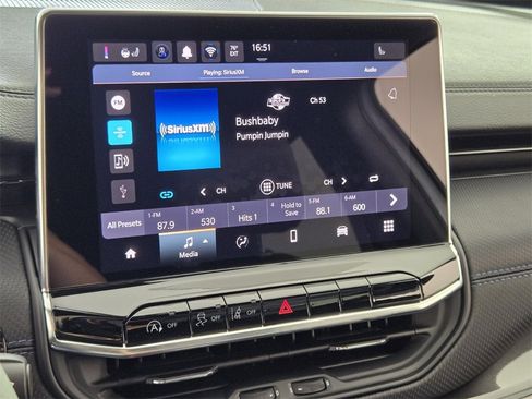 New 2026 Jeep Compass Latitude image 21