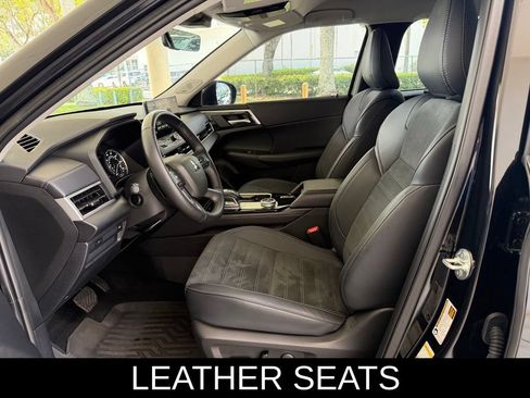 Used 2025 Mitsubishi Outlander SE FWD image 6