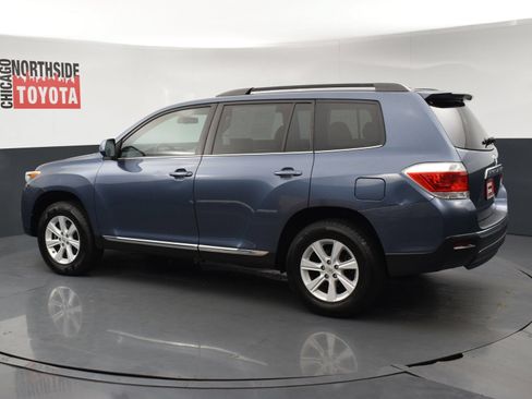 Used 2012 Toyota Highlander FWD w/ Tech Pkg image 2