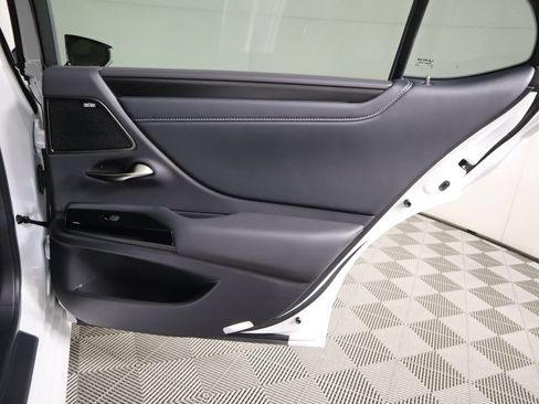 Used 2025 Lexus ES 300h w/ Accessory Package (Z1) FWD image 28