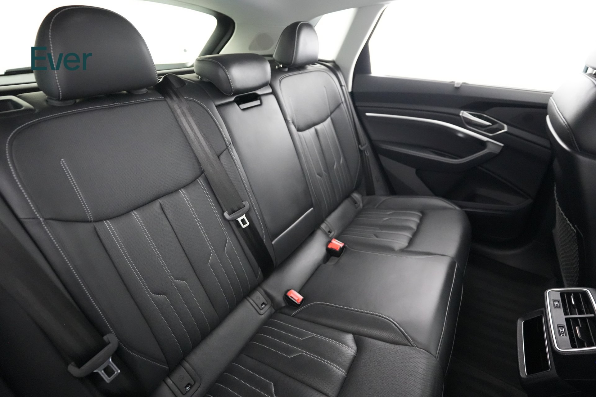 Used 2024 Audi Q8 e-tron Prestige w/ Prestige Package AWD/4WD image 5
