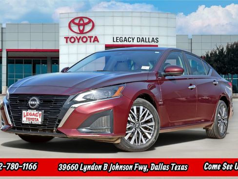 Used 2023 Nissan Altima 2.5 SV AWD/4WD image 1