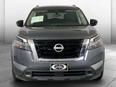 Used 2025 Nissan Pathfinder SV AWD/4WD image 2