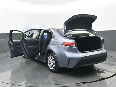Used 2025 Toyota Corolla LE image 31