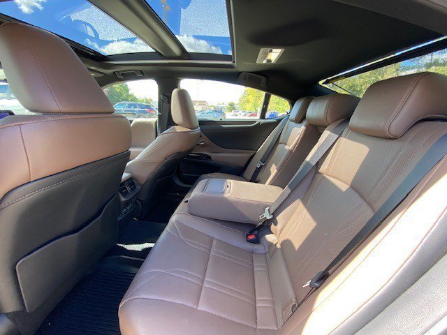 Used 2025 Lexus ES 350 Ultra Luxury w/ Accessory Package (Z1) FWD image 9