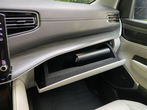 Used 2024 Jeep Wagoneer Series II w/ Flexible Seating Group RWD image 30