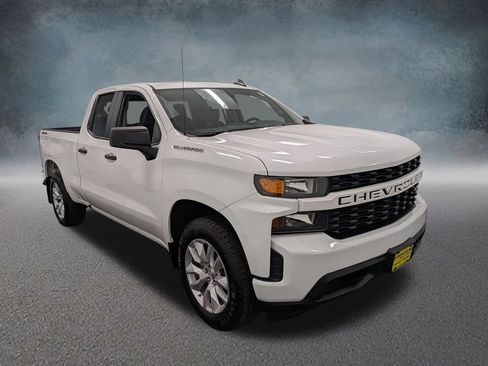 Used 2020 Chevrolet Silverado 1500 Custom w/ Custom Value Package AWD/4WD image 3